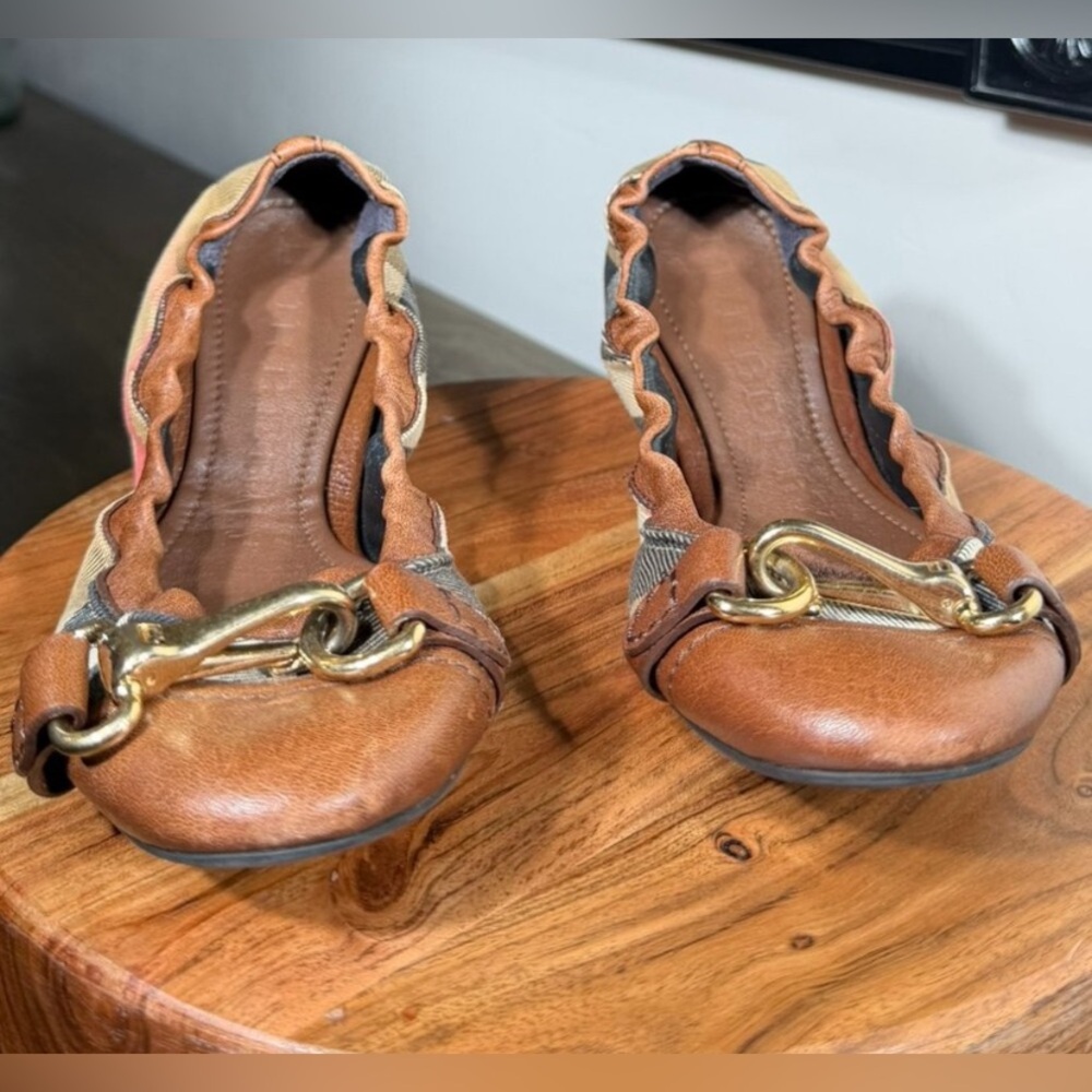 Burberry Ballet Flats House Check size 37 (6.5) Brown Tan with Gold Accents - Picture 4 of 12